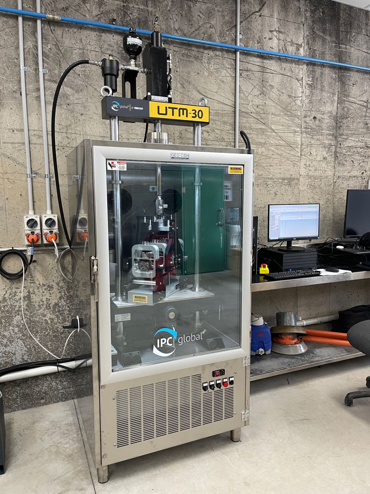 路面质料多功效试验系统（UTM） - 尊龙凯时人生就是搏仪器